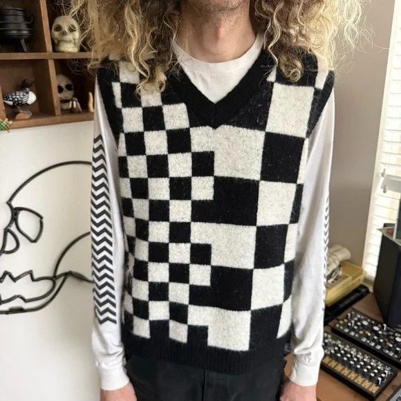 Vans Courtyard Checker Sweater Vest in Black and White Oversized ~ Size Small - Picture 1 of 7